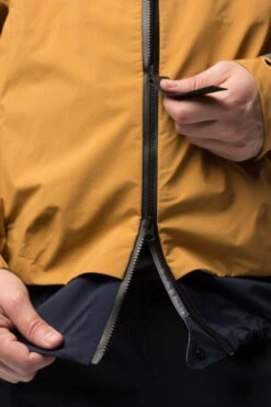 ADIDAS Terrex Myshelter Gore-Tex Active Hardshell 29 ADIDAS Terrex Myshelter Gore-Tex Active Hardshell -Winterjas Winkel acbgf10003 6241 014 nl