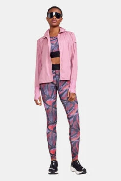 Craft Adv Essence Wind Jacket W 10 Craft Adv Essence Wind Jacket W -Winterjas Winkel c11af90005 3535 03 nl